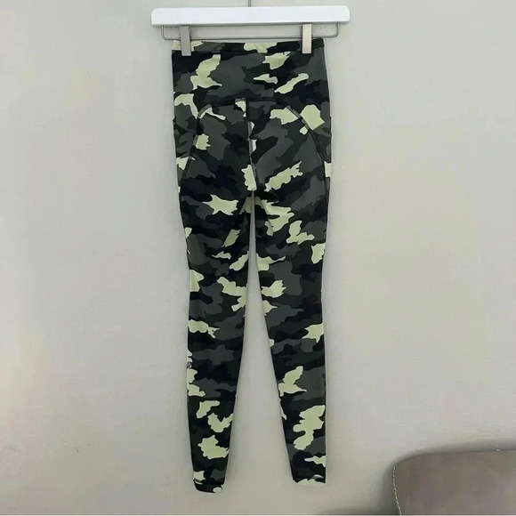Lululemon Swift Speed HR Tight 28” Luxtreme LW5CY4S HCCG Neon Green Camo Size‎ 2 - Picture 6 of 13